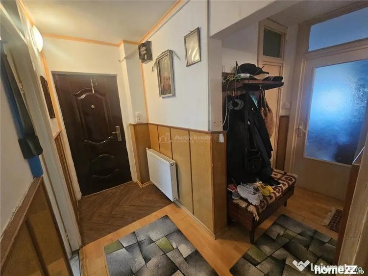 Apartament cu 3 camere decomandat în Central
