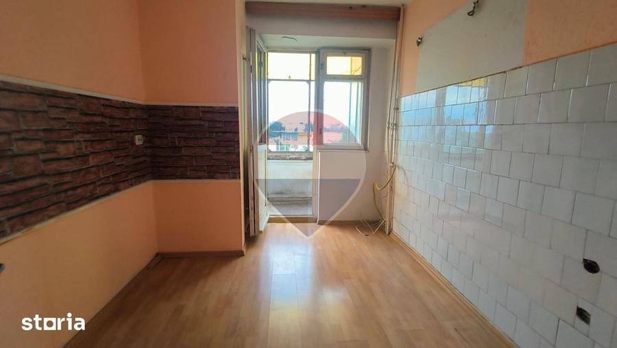 Apartament cu 3 camere decomandat în Micro 13