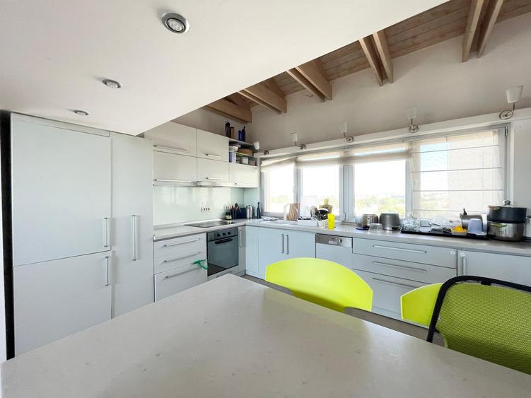 Apartament cu 4 camere decomandat, mobilat în Complex Studențesc