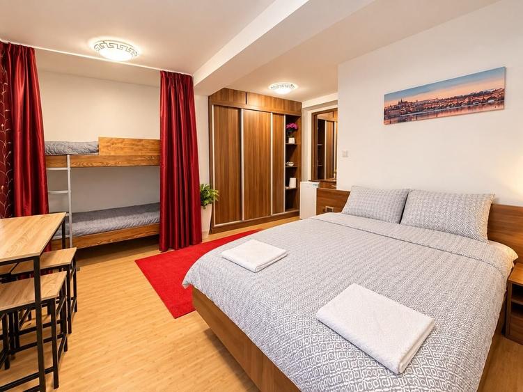 Casă cu 6 camere cu Canalizare în Centrul Istoric