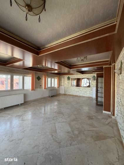 Apartament cu 4 camere în Victoriei