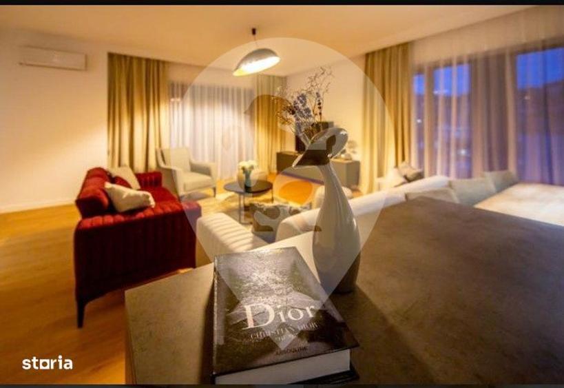 Apartament cu 4 camere, mobilat în Central
