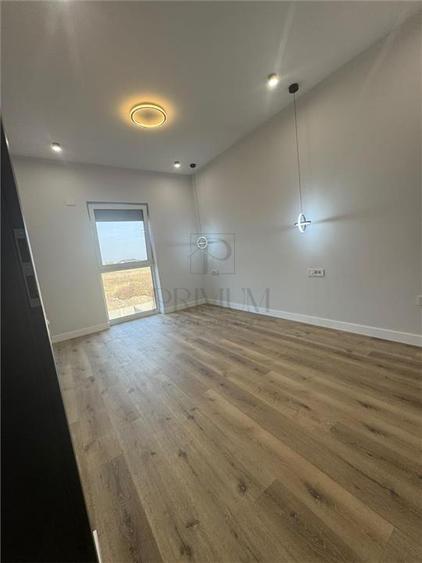 Duplex cu 4 camere cu Canalizare în Moșnița Nouă