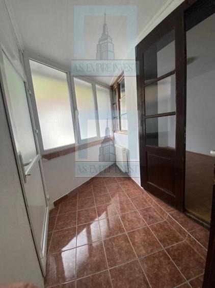 Casă individuală cu 3 camere decomandat cu Canalizare în Schei