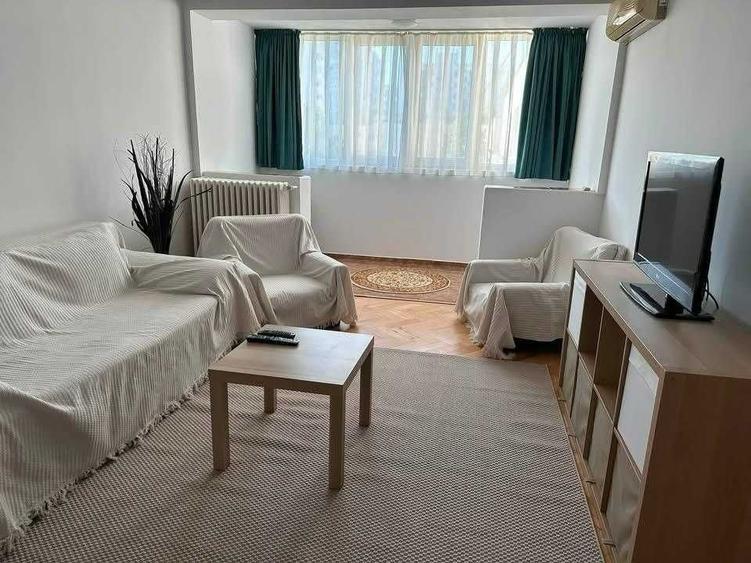 Apartament cu 3 camere decomandat în Titan