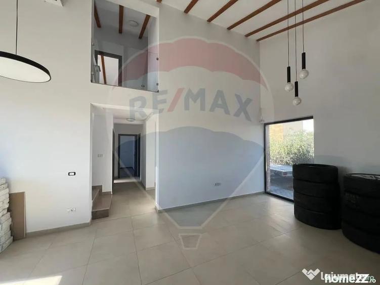 Casă cu 5 camere cu Teren 450 Mp în Nord