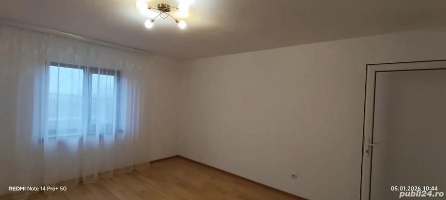 Casă cu 5 camere cu Teren 1340 Mp în Radu Negru