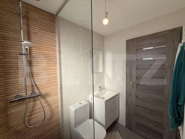 Apartament cu 3 camere decomandat, mobilat în Siloz