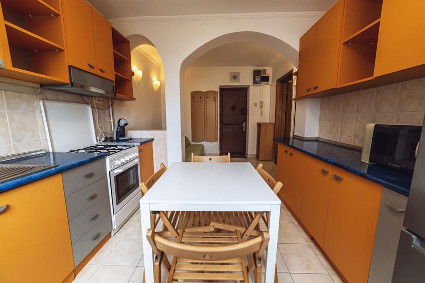 Apartament cu 2 camere semidecomandat, mobilat în Moșilor