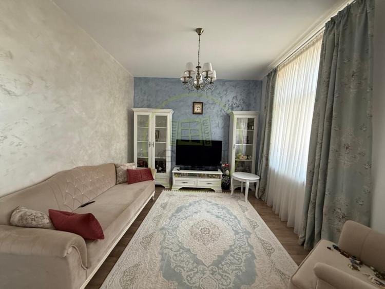 Casă individuală cu 10 camere cu Canalizare în Central