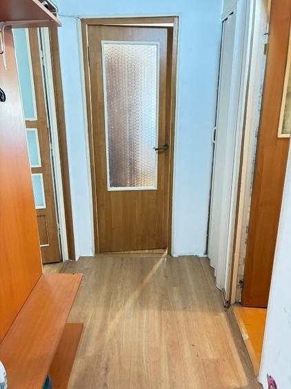 Apartament cu 3 camere decomandat, mobilat în Tractorul