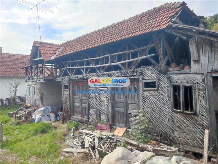 Casă cu 2 camere cu Teren 1208 Mp în Tătărani