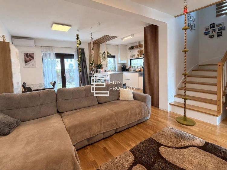 Duplex cu 5 camere cu Canalizare în Cristian
