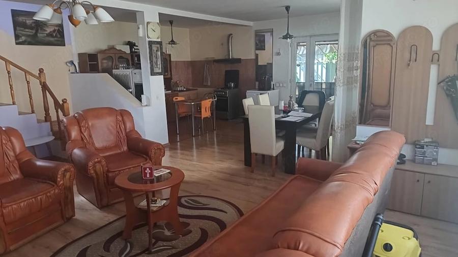 Casă cu 5 camere cu Teren 250 Mp în Brestei