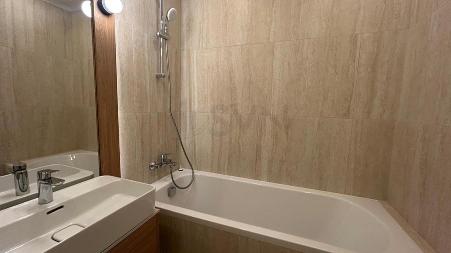 Apartament cu 3 camere decomandat în Barbu Văcărescu