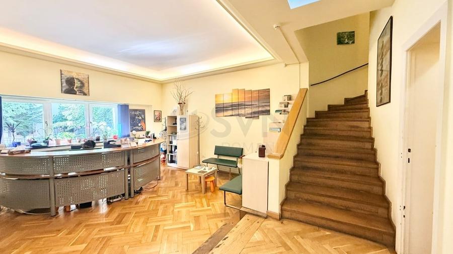 Casă individuală cu 14 camere în Capitale