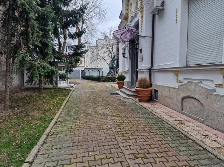 Casă individuală cu 15 camere cu Garaj în Unirii