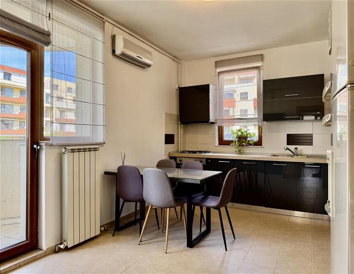 Apartament cu 4 camere semidecomandat în Herăstrău