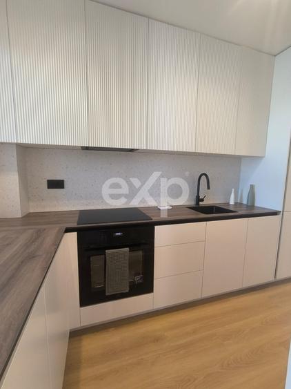 Apartament cu 2 camere semidecomandat, mobilat în Florești