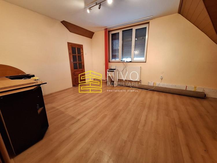 Casă individuală cu 6 camere cu Canalizare în Central