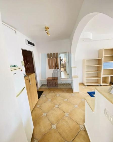 Apartament cu 2 camere decomandat în Tractorul