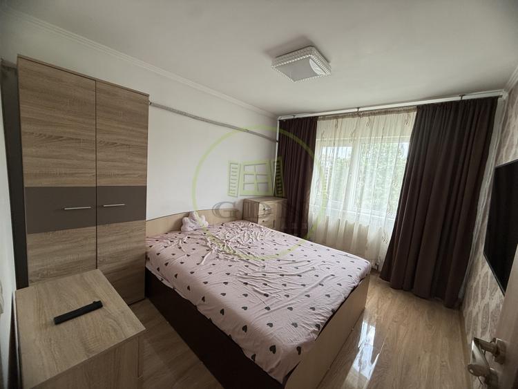Apartament cu 3 camere decomandat, mobilat în Rovine