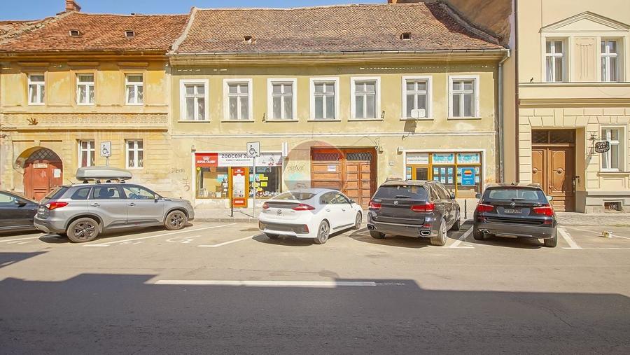 Apartament cu 3 camere nedecomandat în Centrul Istoric