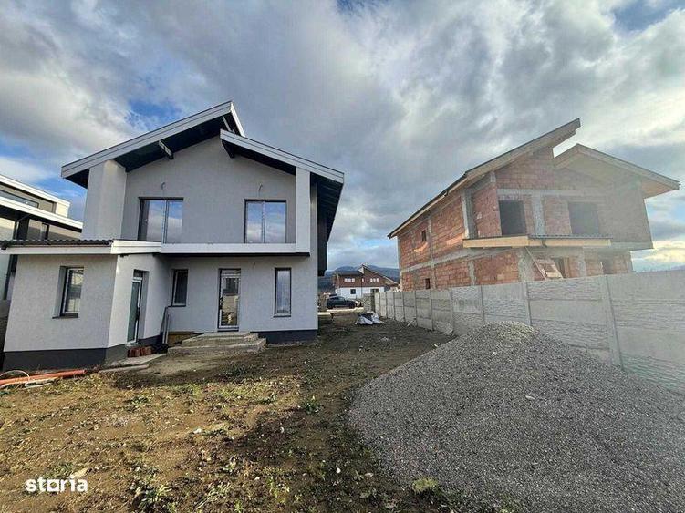 Casă cu 4 camere cu Teren 130 Mp în Cristian