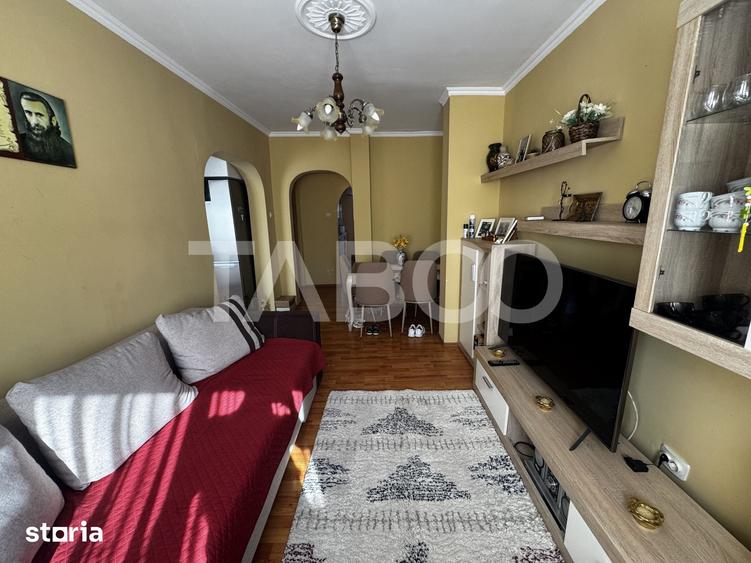 Apartament cu 4 camere decomandat în Central