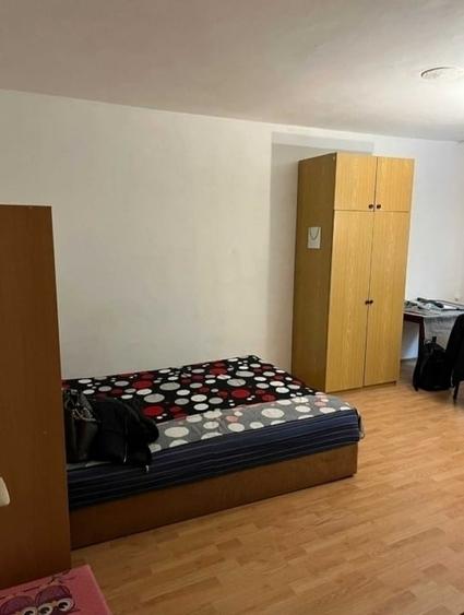 Garsonieră decomandată în Podul de Fier