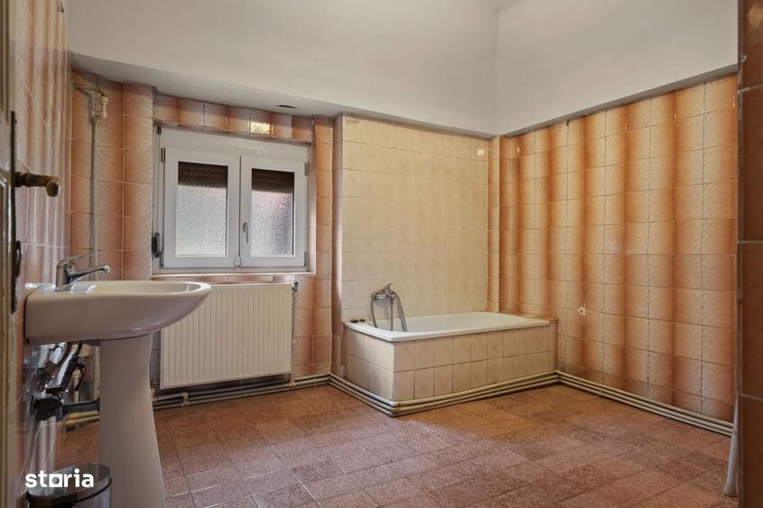 Casă cu 4 camere în Dorobanți