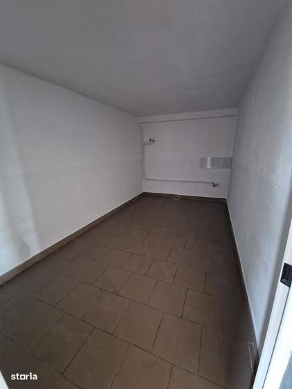 Spațiu comercial, de 380 mp, în Ciofrângeni