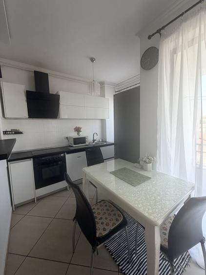 Apartament cu 3 camere decomandat în Găvana