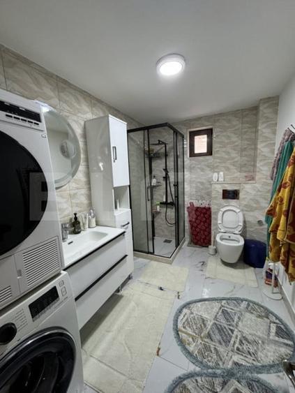 Casă individuală cu 5 camere cu Canalizare în Cârcea