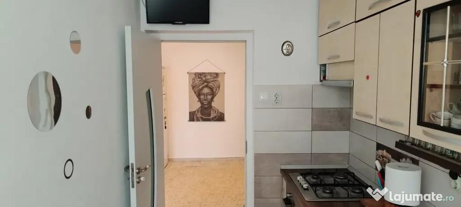 Apartament cu 3 camere decomandat în Central