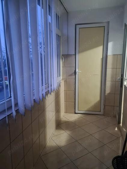 Apartament cu 3 camere decomandat, mobilat în Nicolina