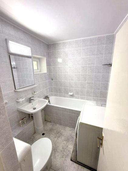 Apartament cu 3 camere decomandat în Dristor