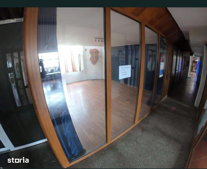 Spațiu comercial, de 30 mp, în Piața Centrală