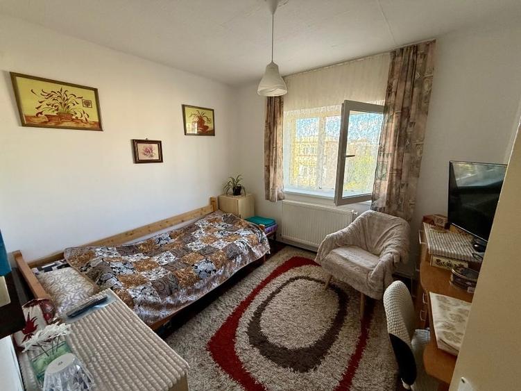 Apartament cu 3 camere decomandat în Lenin