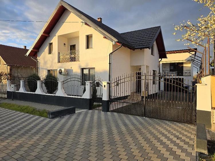 Casă cu 3 camere cu Teren 800 Mp în Botiz