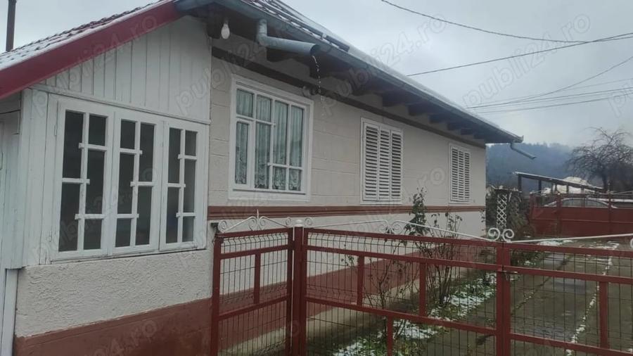 Casă cu 3 camere cu Teren 2400 Mp în Central