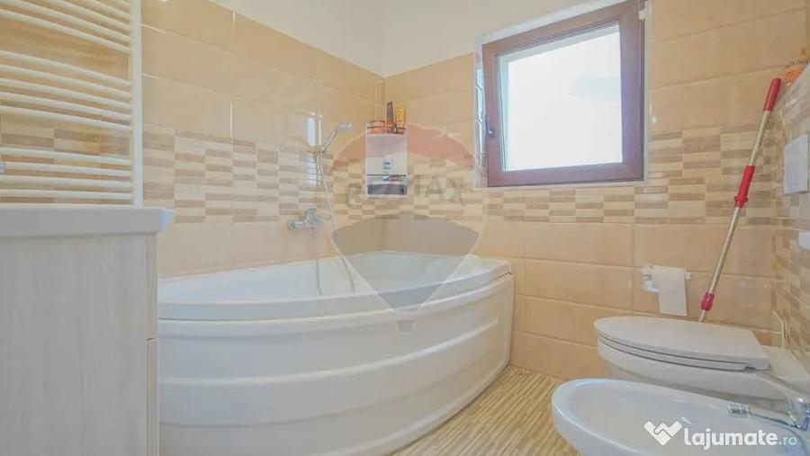 Casă cu 4 camere cu Teren 534 Mp în IAR