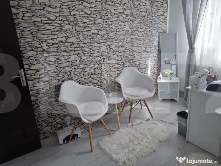 Apartament cu 3 camere semidecomandat în Spitalul Județean