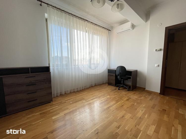 Apartament cu 4 camere în Central