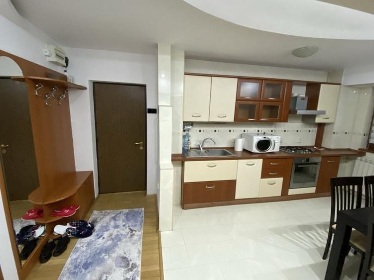 Apartament cu 3 camere decomandat în Panduri