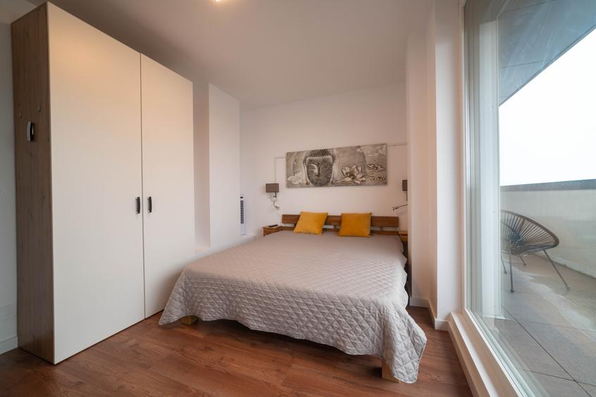 Penthouse cu 3 camere semidecomandat, mobilat în Torontalului