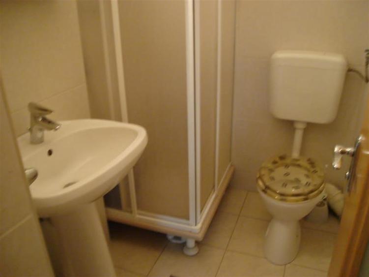 Apartament cu 4 camere decomandat în Calea Călărașilor