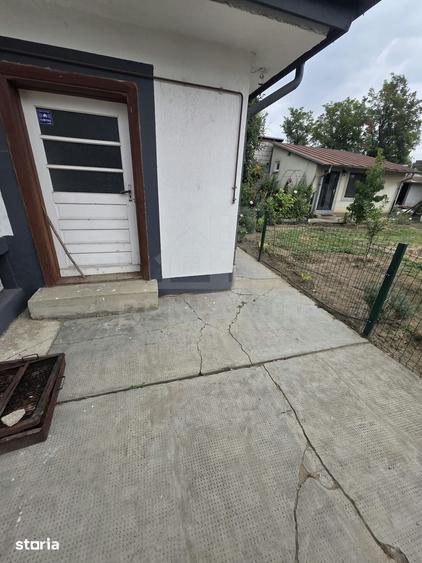 Casă cu 4 camere cu Teren 1191 Mp în Romanești