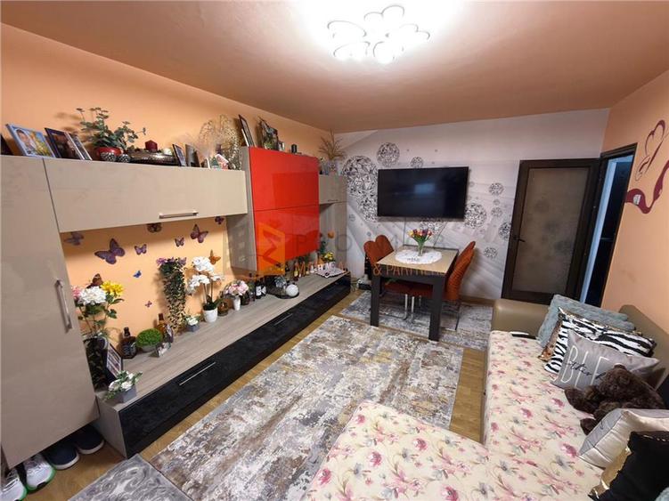 Apartament cu 3 camere decomandat, mobilat în Dorobanți 1