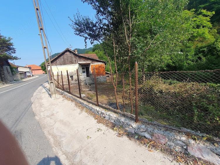 Casă cu Teren 2 Mp în Băița